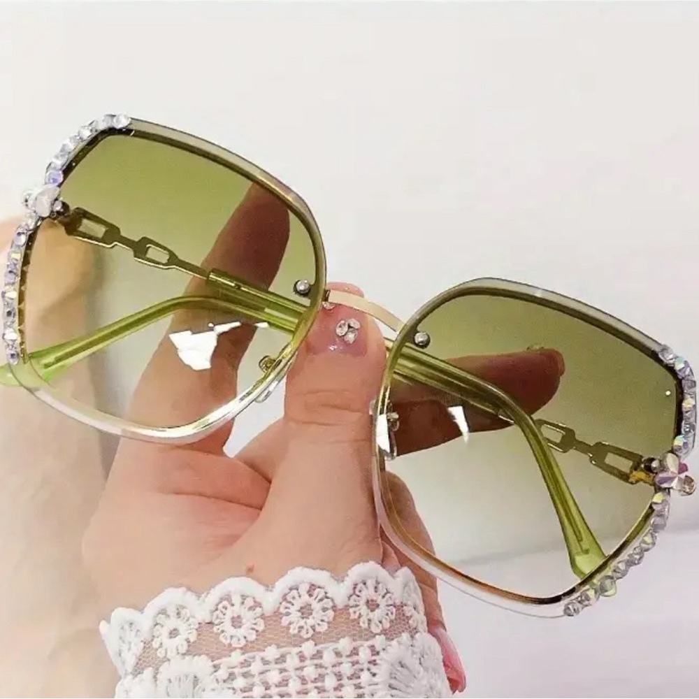 Oversized green gradient rimless rhinestone decor sunglasses